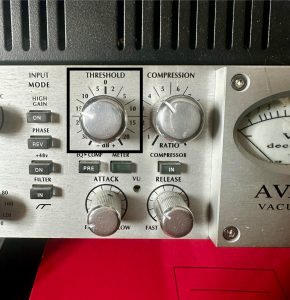 Compression parameters of an Avalon 737 with the threshold circled